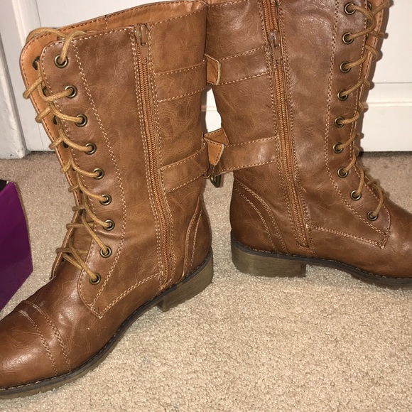 Boots - Picture 6 of 7